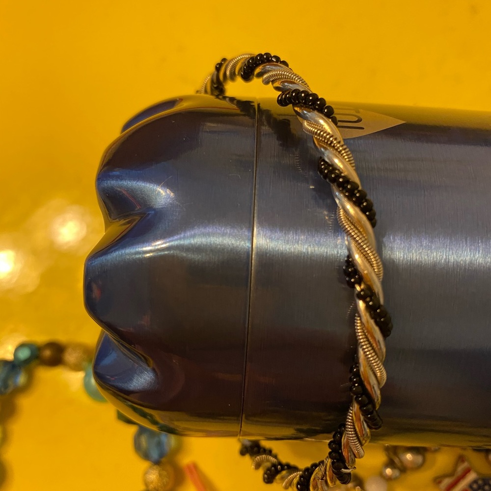Ten bracelets including thin bangle set. - Picture 10 of 11